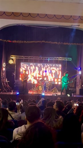 1.3K views · 358 reactions | Nos siguen llegando registros de nuestra presentación en Teatro Palermo, Puente Alto el 1 de mayo de 2025, producido por @clubklandlive Queremos dar las gracias para @oscarjorgeclaveria por compartirnos este video ✨✨✨ | Jet Set | Facebook