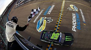 Ty Gibbs holds off Gragson to win Xfinity Series finale at Phoenix