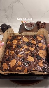 Oreo Brookies 🍪🍫🤍 Ingredients Brownie Batter 200g granulated sugar 100g light brown sugar 113g melted butter (warm, not hot) 55g neutral oil 2 eggs 1 egg yolk 1 tsp vanilla 95g plain flour 50g unsweetened cocoa powder ½ tsp salt 180g chopped Oreos 100g chocolate chips Cookie Dough 170g browned butter 120g brown sugar 70g granulated sugar 1 egg 1 tsp vanilla 240g plain flour ½ tsp baking soda ¼ tsp salt 100g chocolate chips Extra Oreos decorating Instructions For the brownie: Start by browning