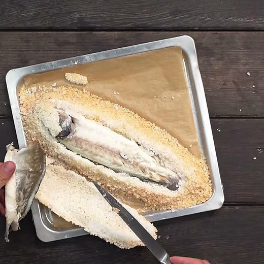 Wolfsbarsch in Salzkruste