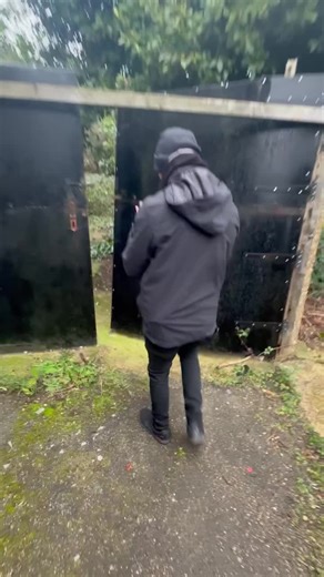 Security….What Security 🤫 This is how you deal with these annoying security armadillos. Let’s take the dillo’s for a walk 😂 No Fucks Given 😂 Dark Explores UK PJ Exploration No Limits Fat ash explores #urbex #exploring #security #armadillo #walkies
