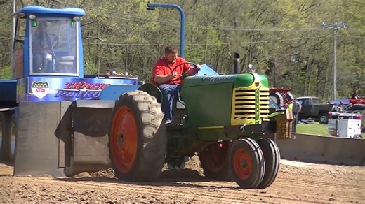 4250/4750# 4 mph antique tractor pulling classes. Camp Douglas Armed Forces Days, Camp Douglas WI 2022. #d2pullingpromotions | WWPTV Video