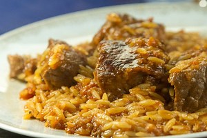 Τα 9 Μυστικά για ζουμερό Γιουβέτσι με Μοσχαράκι Κοκκινιστό (VIDEO) | Caruso.gr