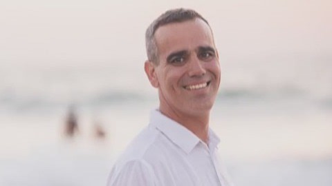 Moshe Lavi, whose brother-in-law, Omri Miran, is among 20 hostages believed to still be alive in Gaza, joins “NewsNation Now” to discuss news that Hamas has agreed to some terms of President Trump’s peace plan, including the release of remaining hostages. “I want to be cautious with Hamas’ response. I think it’s too early to be enthusiastic about it, because we’ve heard before their ‘yes, but …’ responses, and this feels (like) more of that,” Lavi said Friday. #Gaza #Trump #Hamas | NewsNation