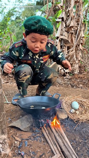Survival Skills: Smart and USEFUL ideas for camping in the woods using rooster eggs #camping #ideas