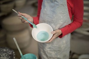 The Difference Between Underglaze and Glaze