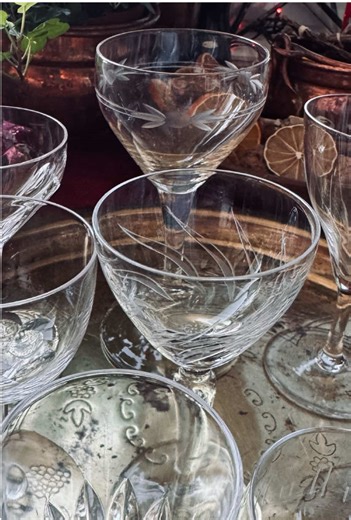 The chalice (cup or goblet) is one of the essential tools in witchcraft, It symbolizes the Divine Feminine, the womb, intuition, and the element of Water, serving as a receptive vessel for goddess energy and creation. It's a key ritual tool for holding blessed liquids (water, wine) for libations, making it vital for receiving, holding, and manifesting spiritual power. Bring an ancient and powerful energy into your sacred space with these timeless vintage chalices — a magical companion for your r