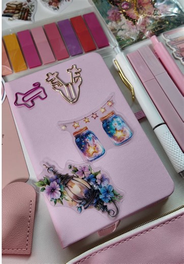 Soft pink magic in every detail 💗 Packing this dreamy bundle with so much love! #bookishbundle #mysterybox #readerforlife #readerthings #readersofinsta