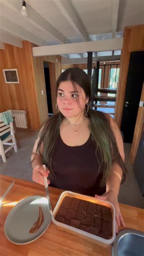 Chiara👩🏻‍🍳 on Instagram: "MasterChef (prime) no mires esto el resto sí 😌🍫 #chocotorta #receta #recetasfaciles #recetas #dulcedeleche"