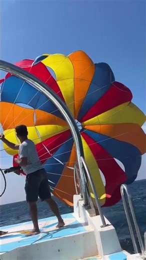 🌬️🪂 Strong Noon Winds = Uncontrollable Paragliding!Watch how quickly conditions turn extreme 😱⚠️