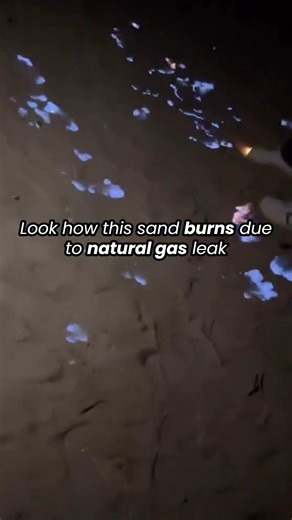 Look how this sand burns due to natural gas leak ⛽😯