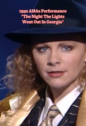 Reba McEntire's Iconic Performance of Georgia Lights