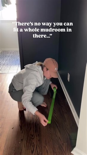 My most controversial advice 👇🏼 Maybe dark, moody mudrooms aren’t your thing and that’s okay! I just want you to know that having a small space doesn’t mean it can’t be a functional space. My top tips for handing small space mudrooms: 1. Go with the flow! Make sure you don’t interrupt the walking flow of the room — you don’t want to feel like you’re walking around things! 2. Think about function. Taking shoes on and off? Maybe add a bench or something to hold onto. 3. Add some visual interest 