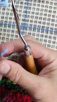 Want to know what latch hooking is all about?#howto latch hook #latchhooktutorial #latchhooking