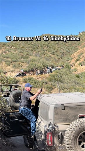 18 Broncos versus 16 side-by-side on one narrow one lane trail…. What could go wrong?😂 In all seriousness, though, our trail leaders at the Arizona Bronco club and the trail leaders of this side-by-side club were fantastic! They did such a great job, making sure that every single rig was able to make it through on this very narrow road. The trail leader of the razors were able to get them to pull over enough that the Bronco club could pass! It was very cool to watch the two clubs work together 