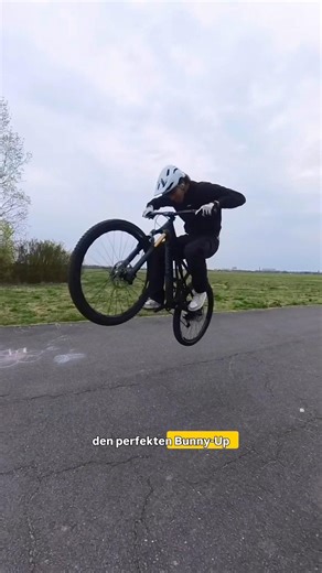 Rear wheel lift in a bunny hop 🔥 • #mtb #bunnyhop #tutorial