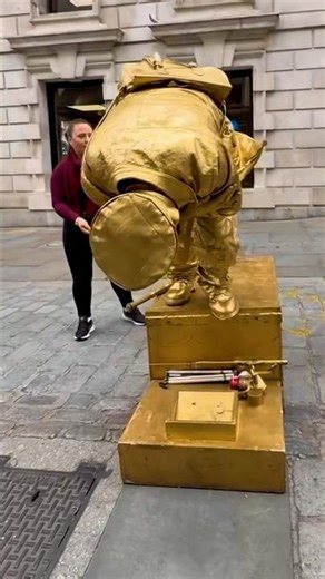 Levitating Goldman.#valentinethestatue #londonlevitatinggoldman