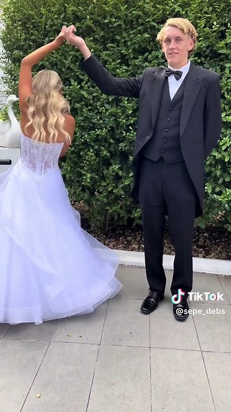 And our fan deb set 2 smashed it out of the park 🤍 so so proud #sepe #fyp #debnight #southeastpresentationevents #southeastpe #2024 #sepe2024 #2024debutantes #southeastdebs2024 #2024sepegirls #debutante #whitedress #memorymaking #dance #family #melbourne #debs