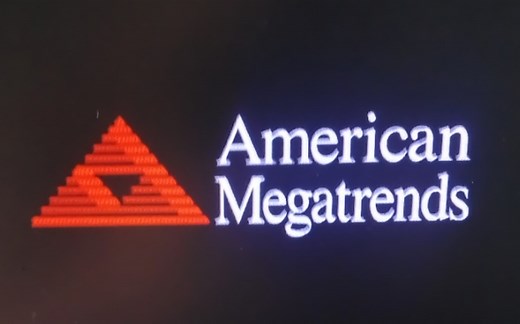 简单的远程开机，电脑BIOS设置来电开机，配上智能插头即可