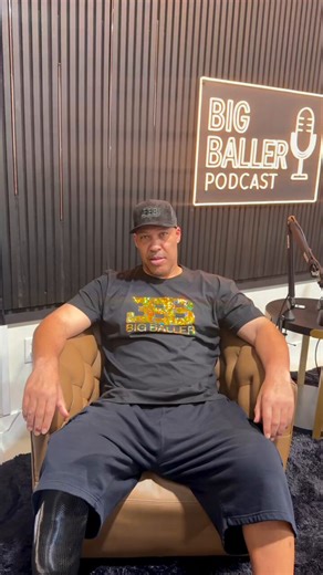 LaVar Ball GOES OFF on Nick Wright for calling LaMelo Ball a “clown”“I bet if you look in a dictionary right now and you look up a clown you gon see 2 things… somebody with some long hair on the sides and a big ass nose. Yup that’s Nick Wright” 😭💀