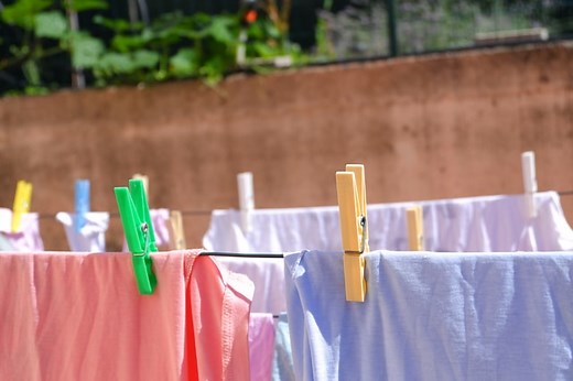 How To Get Iodine Out Of Clothes: 2 Best Ways
