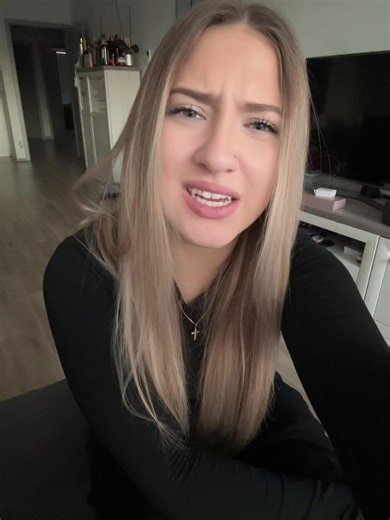 Videa uživatele esenia (@b.esenia) s original sound - estraternal