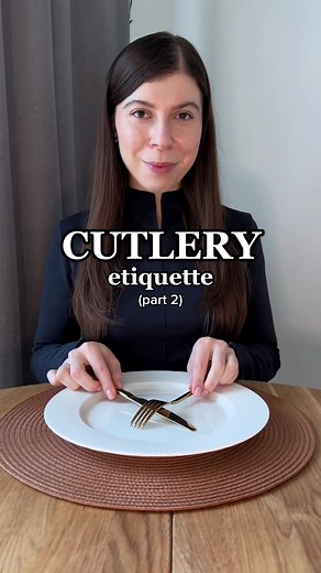 In the Continental dining style, there are a few cutlery signals you can use to demonstrate proper table manners, as well as non-verbally communicate with your waiter 🍴✨ Please note that in the Continental style, the fork is always held in the left hand and the tines are facing downward 😉 #etiquette #etiqueta #etiquettetips #etiquetterules #tablemanners #manners #elegance #elegantlady #cutlery #cutleryetiquette