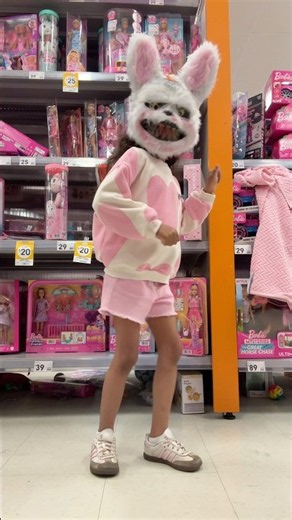 Achei a máscara mais assustadora do Halloween! 😱🐰