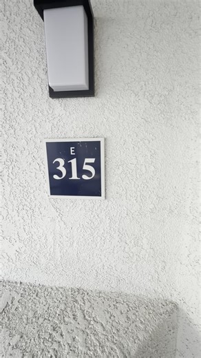 Beautiful upgraded units now available ! . 📍 The Grand Costa Mesa 📍 2855 Pinecreek Dr. Costa Mesa CA, 92626 ☎️ 657-231-0554 www.thegrandcostamesa.com Open Daily from 9AM-6PM . #thegrandcostamesa #socal #apartments #rentals #costamesa