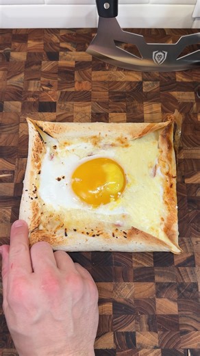 Stuffed crust breakfast pizza