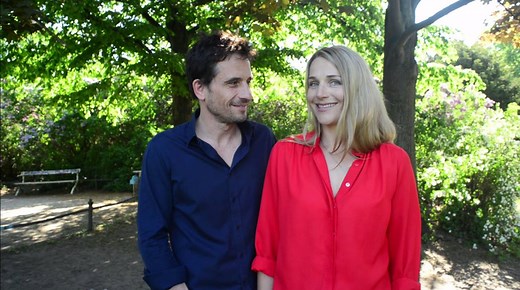 Sie sind wie Hund und Katz – Oliver Mommsen und Tanja Wedhorn über ihre Rollen in "Handwerker und andere Katastrophen". Den Film seht Ihr morgen um 20:15 Uhr. | ZDF