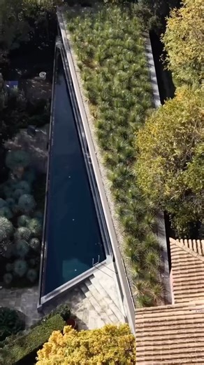 Jean-Baptiste et Damien | Villeneuve-lès-Avignon. Propriété signée par l’architecte @rudyricciotti de 600m2, nichée dans la végétation. Depuis chaque espace, une... | Instagram