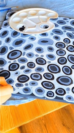 Mini Art Short: Creating Trypophobia