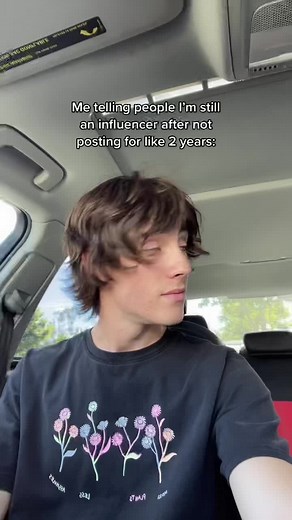 Omg he looks like Kevboyperry