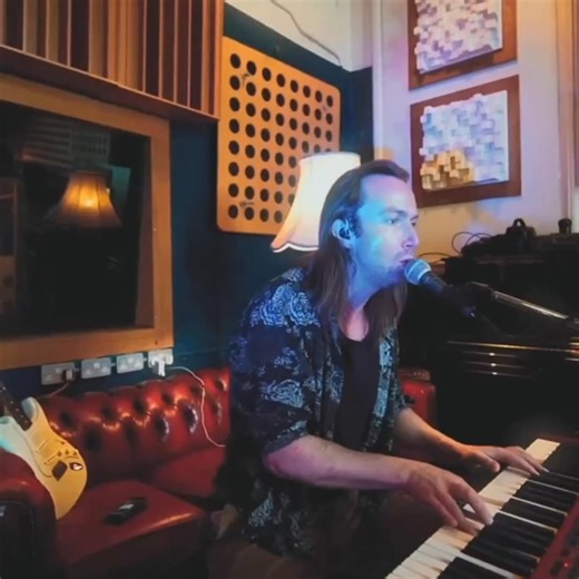 Looking for a live wedding band to fill your dancefloor? 🎵 Based in the South East, The Sweet & Lowdown bring crowd-pleasing bangers with dual vocals, massive energy, and a full dance floor — guaranteed. ✅ Dance floor = packed from song one ✅ Party anthems all night ✅ Real musicians, real energy ✅ Professionally managed bookings | Function Central: Live Bands & DJs