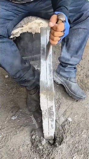 Here’s how to split a stone using a chisel