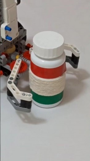 LEGO Robots Team Up! EV3 Lifts, NXT Moves 🚧🤖