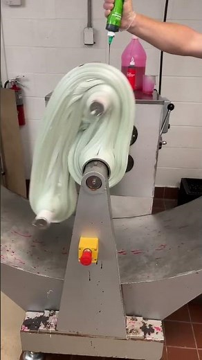 Taffy pulling machine #candy #asmr #candymaking #taffy