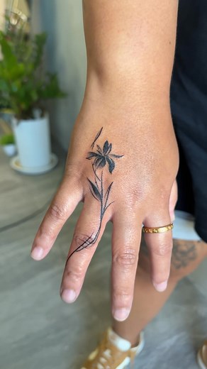 Hand Flower Tattoo 🖤 | Karlvtattoo