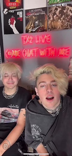 Evan (TX2) and Cam get G noted on live #tx2 #emo #evanandcam #MCR #mychem #mychemicalromance