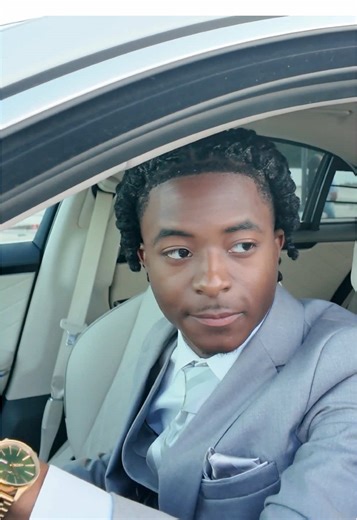 Prom season is officially HERE The dress. The tux. The glam. The moment you’ve been waiting on all year. Don’t let your prom photos be an afterthought. This is your once-in-a-lifetime night and your photos should look just as iconic as you feel. 📸 Professional prom photos 💃🏽 Posing guidance so you don’t feel awkward ✨ Clean, high-end edits ⏳ Limited prom availability — dates fill FAST Book your prom photoshoot NOW before we’re sold out. Your future self will thank you. #batonrougephotographer