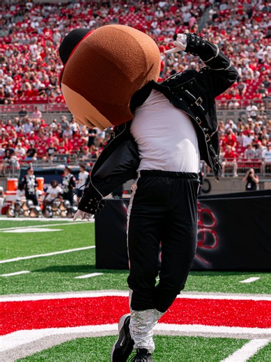 Michael Jackson mascot dance at college football game