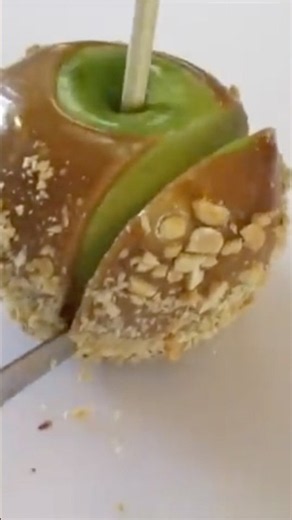 Homemade CARAMEL DIPPED APPLES 🍏 So YUMMY 😋 #food #cooking #caramel #fruit #recipe #tutorial