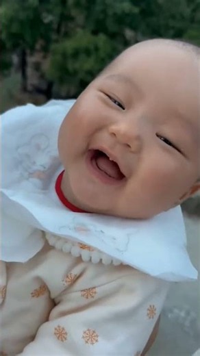 how baby give funny reaction with papa food 🤣🥰 #shorts #cute #viral
