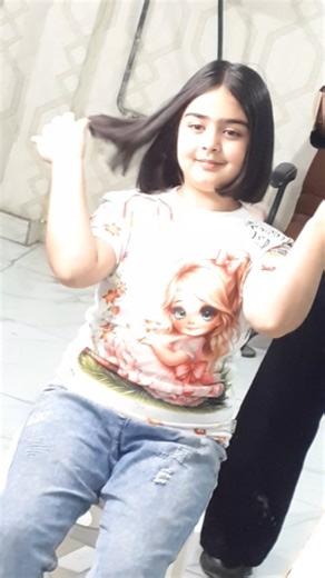 ‎سحر حسینی/بافتکار/شنیونکار/دیواندره‎ on Instagram‎: "نقل ونبات وشیرینی 🍬🍭🍩 کوتاهی شنیای عزیزم 💇💫❤ #کوتاهی #کوتاهیمو✂️ #کوتاهی_ژورنالی #باب"‎