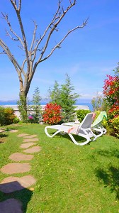 The 𝐌𝐚𝐱𝐢𝐜𝐚𝐫𝐚𝐯𝐚𝐧 𝐆𝐨𝐥𝐝𝐞𝐧 𝐋𝐚𝐤𝐞 is one of the most exclusive accommodations at Piani di Clodia. With a prime location offering stunning lake views, modern interiors, and top tier features, it's the perfect choice for those seeking a relaxing holiday with a touch of luxury ✨ https://pianidiclodia.it/en/accommodations/maxicaravan/maxicaravan-lake/golden-lake . . Il 𝐌𝐚𝐱𝐢𝐜𝐚𝐫𝐚𝐯𝐚𝐧 𝐆𝐨𝐥𝐝𝐞𝐧 𝐋𝐚𝐤𝐞 è una delle sistemazioni più esclusive di Piani di Clodia: con una posiz