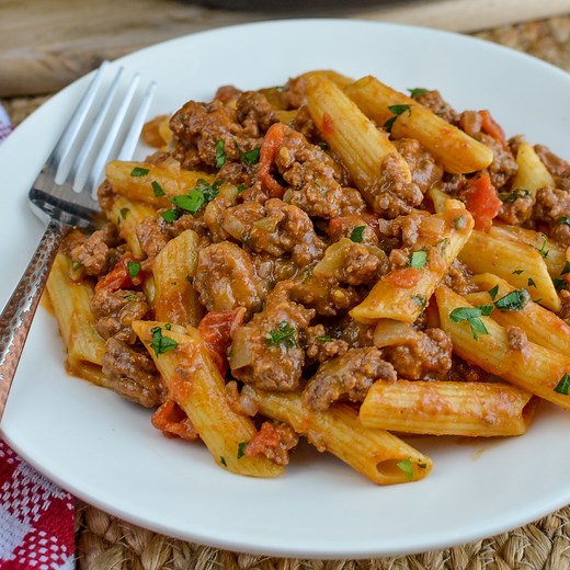 One Pot Cheeseburger Pasta – the best pasta dish you will make this year PERIOD!! 🤤😍 - family friendly and delicious Recipe 👉https://www.slimmingeats.com/blog/one-pot-cheeseburger-pasta 🎉 The Slimming Eats cookbook is OUT NOW ❤️ - 100 New Exclusive to the book Recipes and 15 Blog Favourites - you can order a copy from here 👉 http://amzn.to/3pEdhjO (or from any major retailer) (As an Amazon Associate and member of other affiliate programs, I earn from qualifying purchases) | Slimming Eats