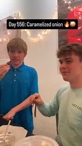 Day 556: Caramelized onion. #caramelizedonion #bite #biting 6/10 | Biting 1 Thing Daily