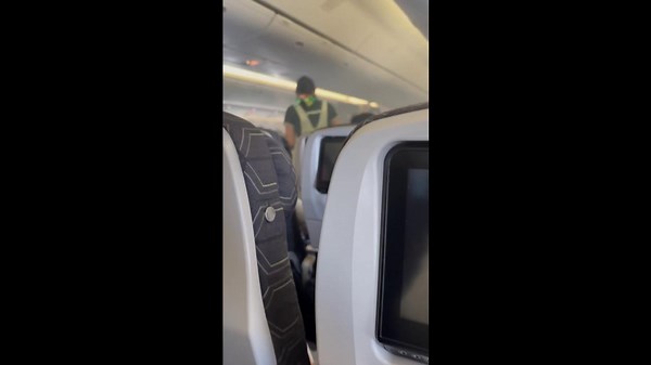 Plane cabin fills with smoke when power bank explodes