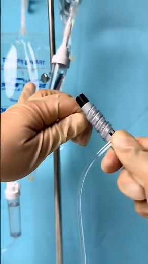 How to Easily Remove Air Bubbles from IV Tubing 😷🫧 #goodtoknow #vet #medicine #funfacts #surgeon